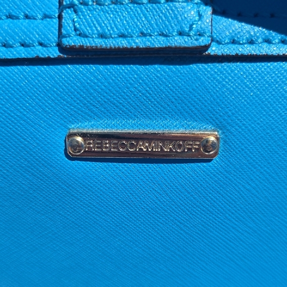 Elegant Blue Crossbody Bag - Picture 2 of 6